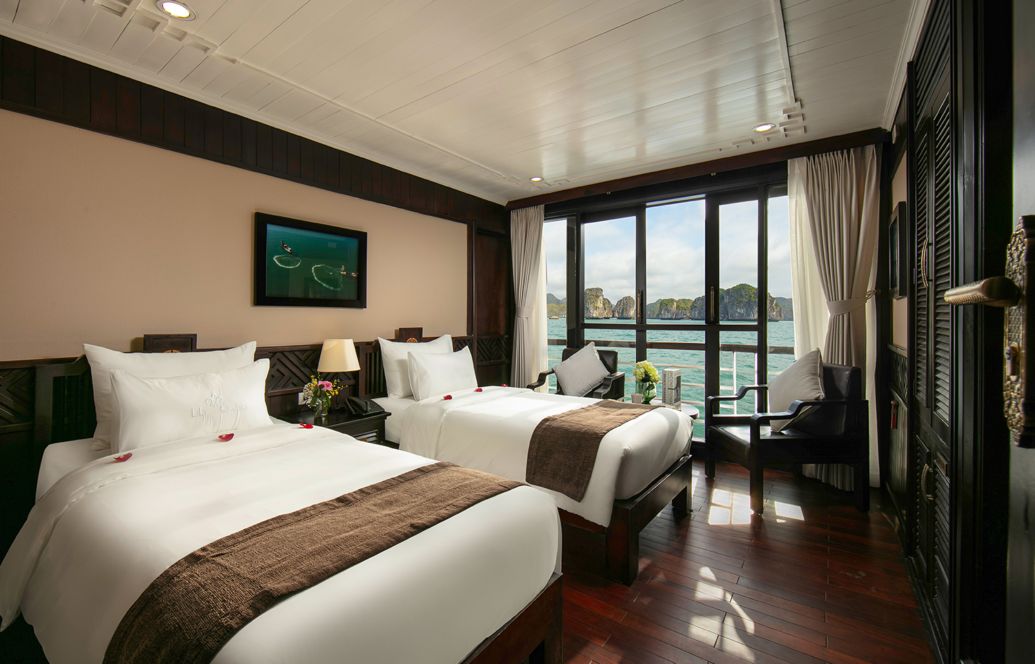 Family Deluxe Ocean View Cabin